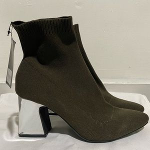 Forever 21 Stretch Fabric Boots/Booties, Size 7.5 Women, Olive